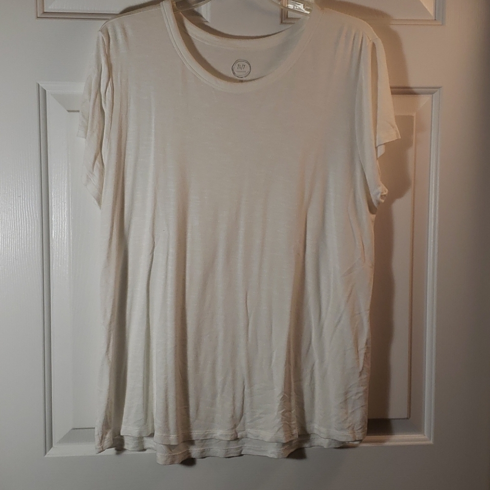 Short sleeve ivory top